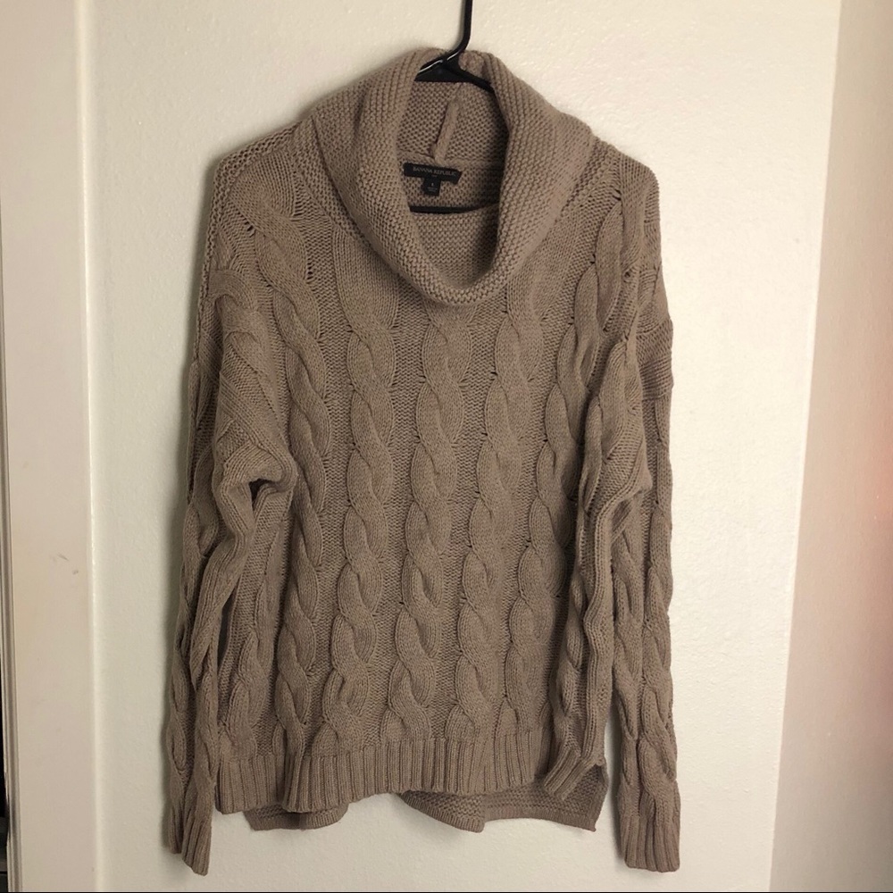 BANANA REPUBLIC TAUPE KNIT SWEATER